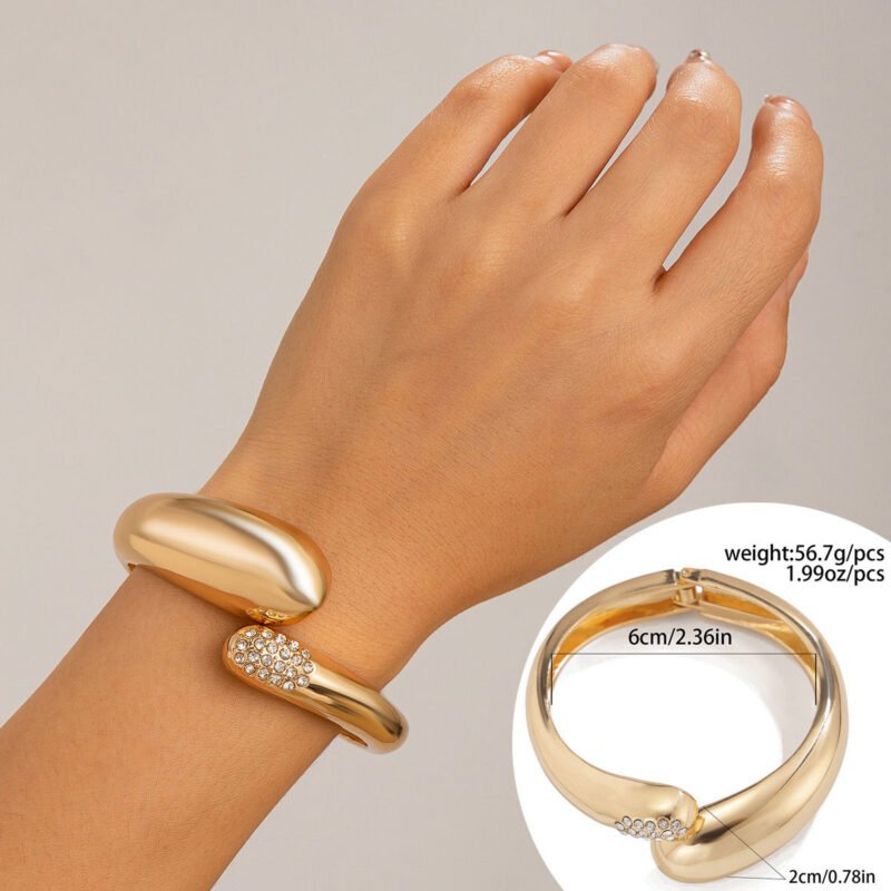 18K gold geometric shape with wide surface and texture design noble and light luxury bracelet - 图片 9