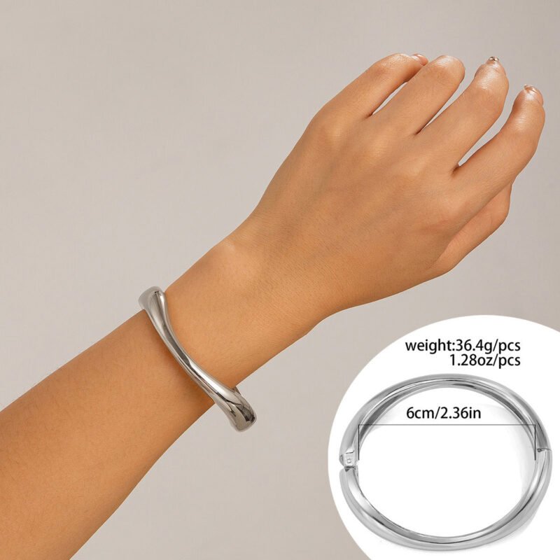 18K gold geometric shape with wide surface and texture design noble and light luxury bracelet - 图片 10