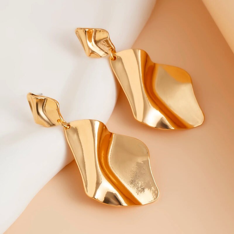 Ingemark Vintage Irregular Pleated Metal Drop Earring for Women - 图片 4