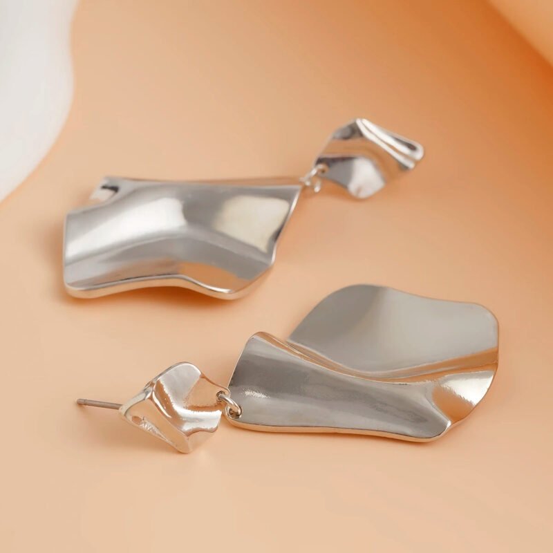Ingemark Vintage Irregular Pleated Metal Drop Earring for Women - 图片 6