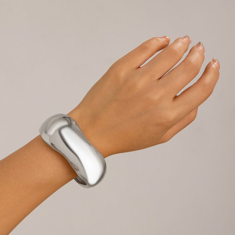 18K gold geometric shape with wide surface and texture design noble and light luxury bracelet - 图片 12