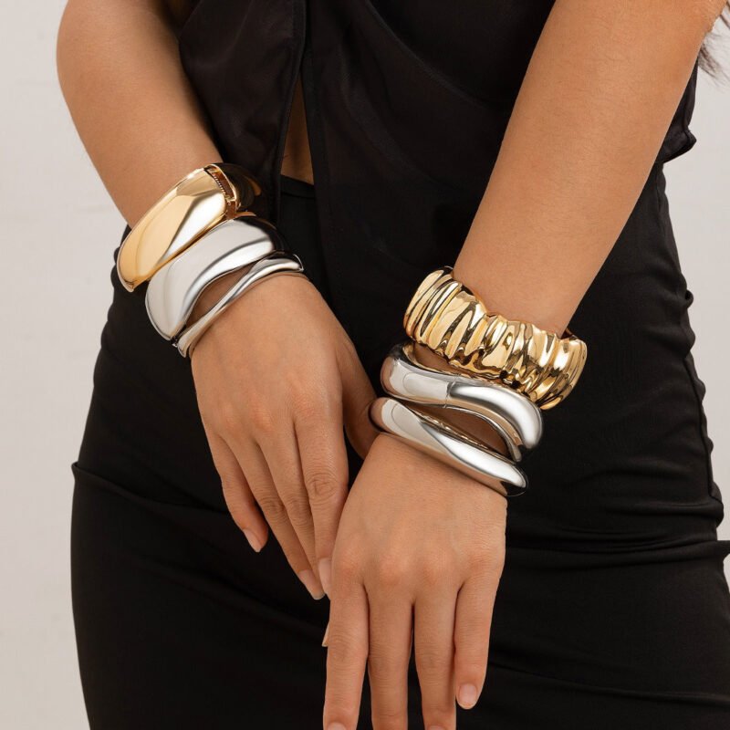 18K gold geometric shape with wide surface and texture design noble and light luxury bracelet - 图片 17