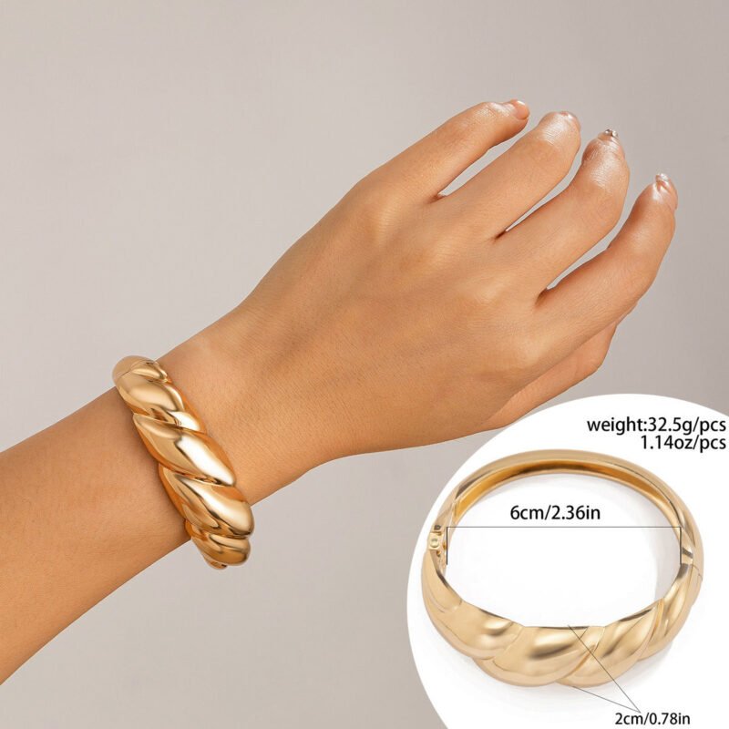18K gold geometric shape with wide surface and texture design noble and light luxury bracelet - 图片 18