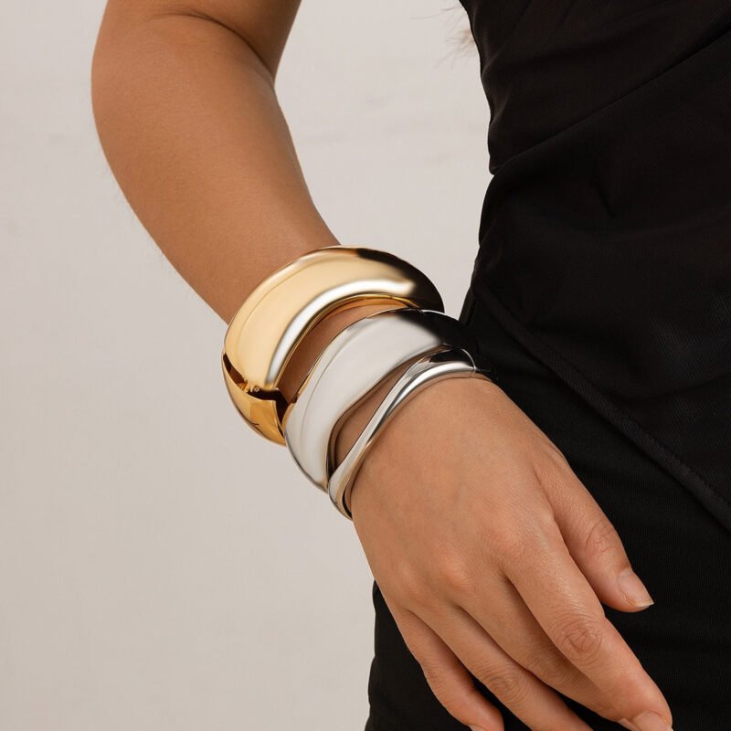 18K gold geometric shape with wide surface and texture design noble and light luxury bracelet - 图片 19
