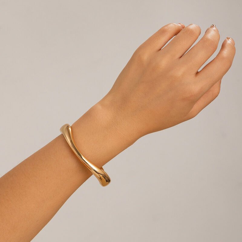 18K gold geometric shape with wide surface and texture design noble and light luxury bracelet - 图片 22
